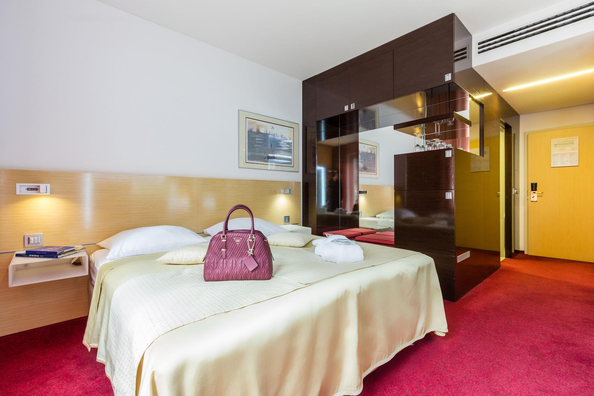 מריבור Habakuk Wellness & Event Hotel מראה חיצוני תמונה